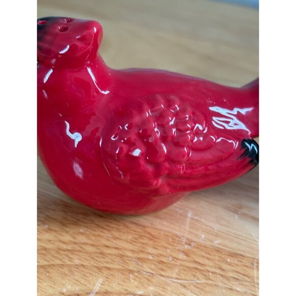 Cracker Barrel Ceramic Cardinal Birds Salt & Pepper Shakers With Holly Base - Picture 11 of 12
